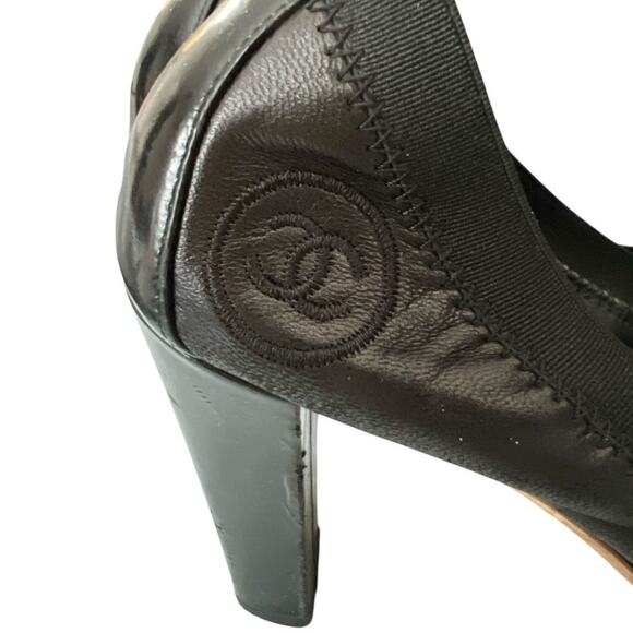 Chanel Black Interlocking CC Logo Leather Pumps, IT38/US8 - Picture 7 of 8